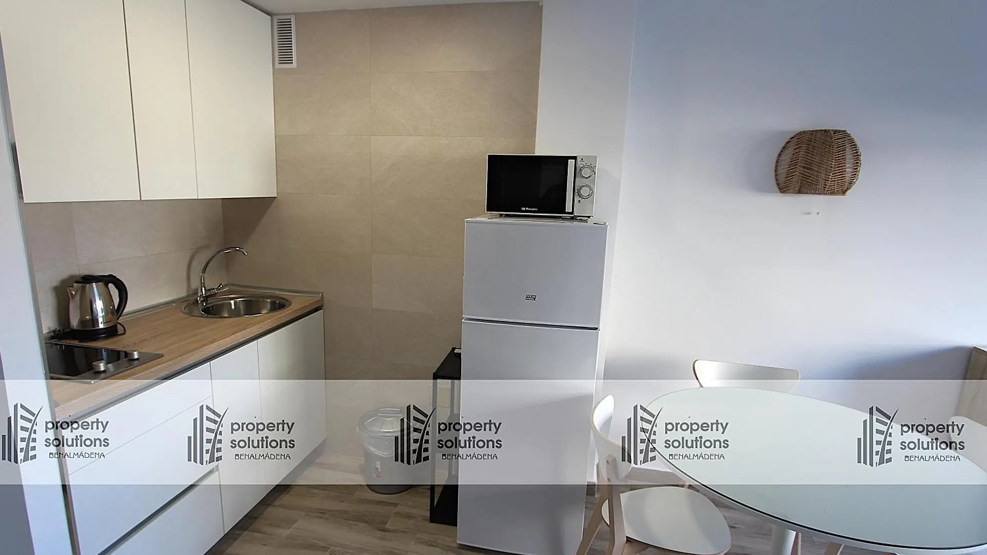 812 Benalbeach. 1ºlinea De Playa. Vistas A La Piscina Y La Montana. ベナルマデナ